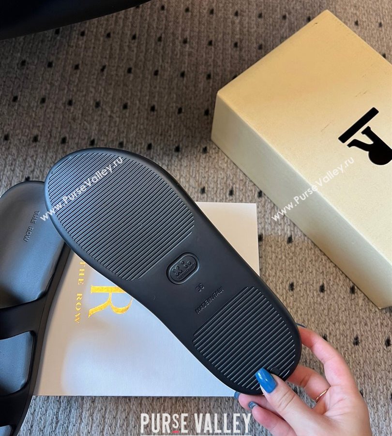 The Row Foam Sandal in Rubber Black 2025 0711 (syt-250711038)