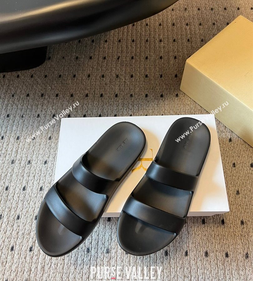 The Row Foam Sandal in Rubber Black 2025 0711 (syt-250711038)