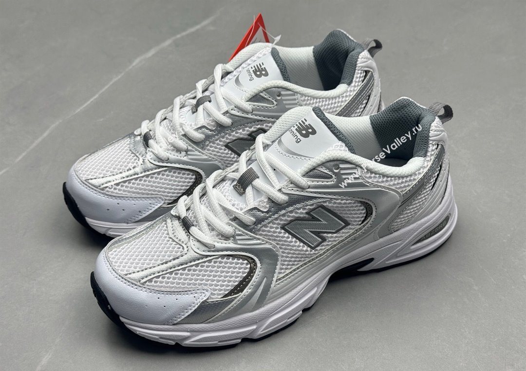 New Balance 530 Sneakers in Mesh and Leather Silver/White2 2025 0711 (13-250711024)