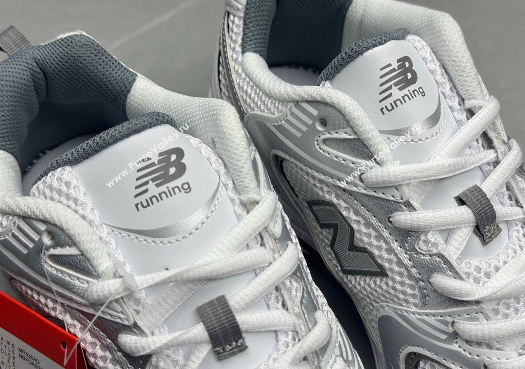 New Balance 530 Sneakers in Mesh and Leather Silver/White2 2025 0711 (13-250711024)