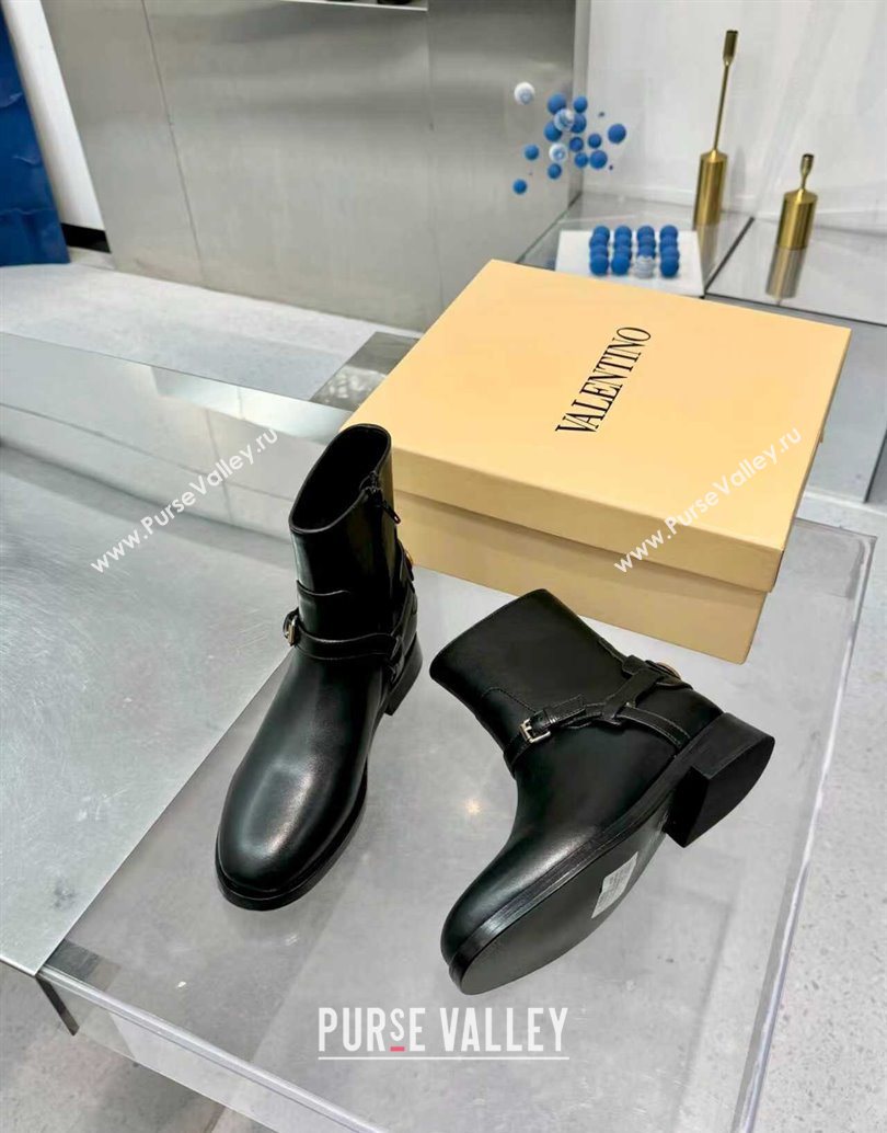 Valentino VLogo Signature Strap Flat Ankle Boots in Calfskin Leather Black 2025 1028 (XL-251104085)