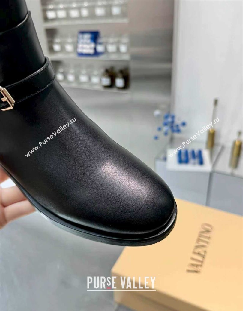 Valentino VLogo Signature Strap Flat Ankle Boots in Calfskin Leather Black 2025 1028 (XL-251104085)