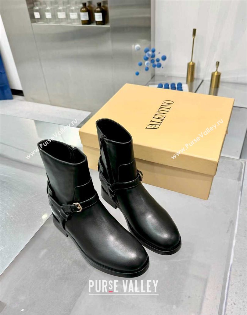 Valentino VLogo Signature Strap Flat Ankle Boots in Calfskin Leather Black 2025 1028 (XL-251104085)