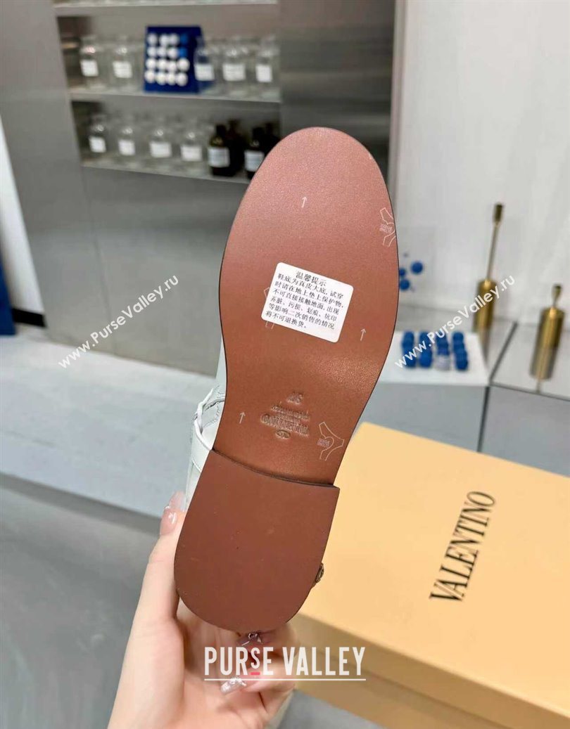 Valentino VLogo Signature Strap Flat Ankle Boots in Calfskin Leather White 2025 1028 (XL-251104088)