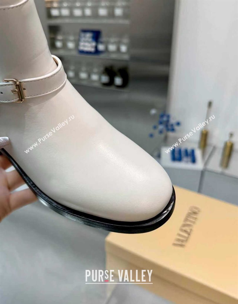 Valentino VLogo Signature Strap Flat Ankle Boots in Calfskin Leather White 2025 1028 (XL-251104088)