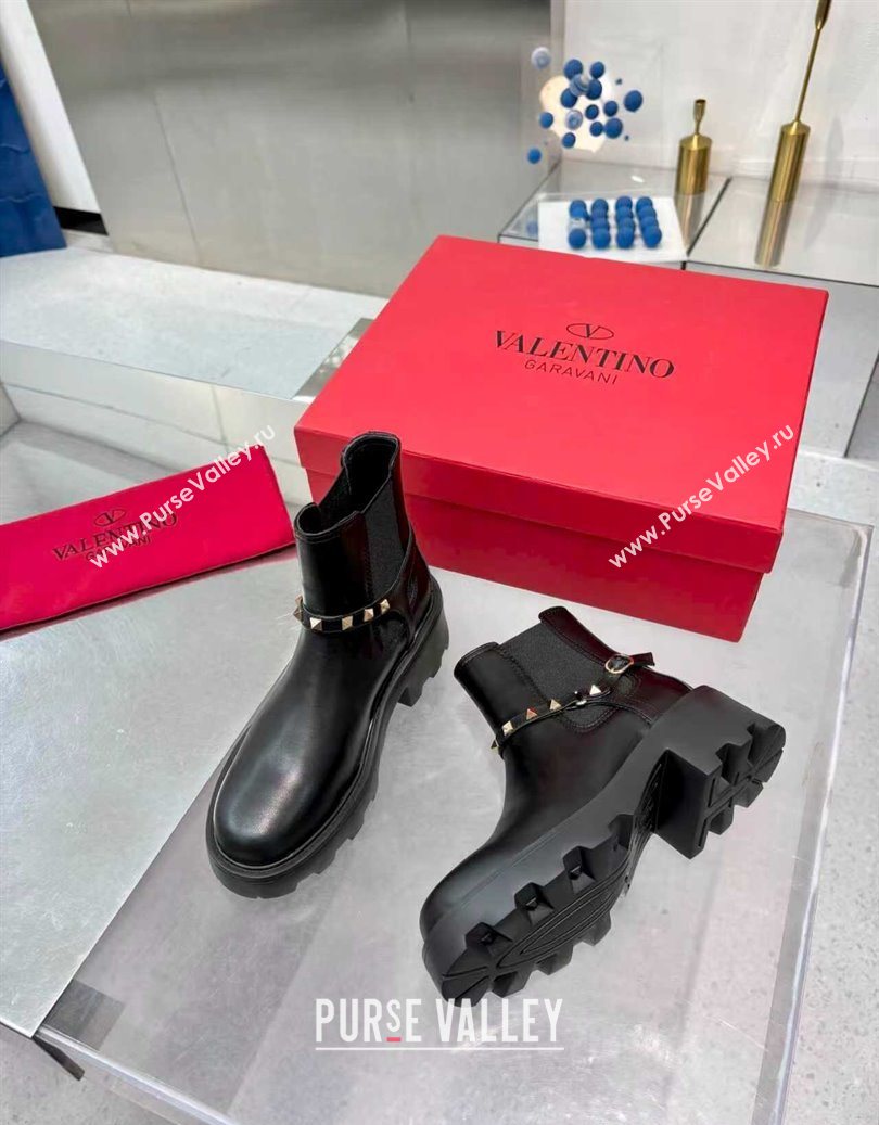 Valentino Rockstud Strap Ankle Boots 5.5cm in Calfskin Leather Black/Gold 2025 1104 (XL-251104093)