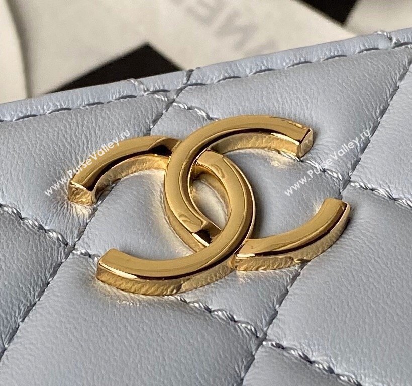 Chanel Shiny Crumpled Calfskin Clutch with Heart Chain AP3787 Light Blue 2024 (yezi-240717072)