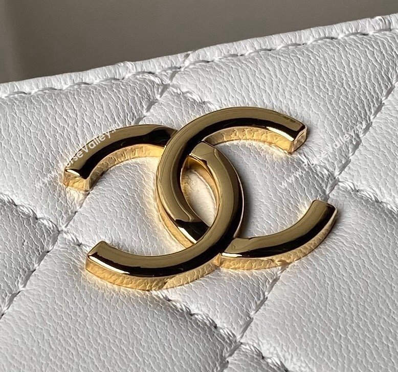 Chanel Shiny Crumpled Calfskin Clutch with Heart Chain AP3787 White 2024 (yezi-240717073)