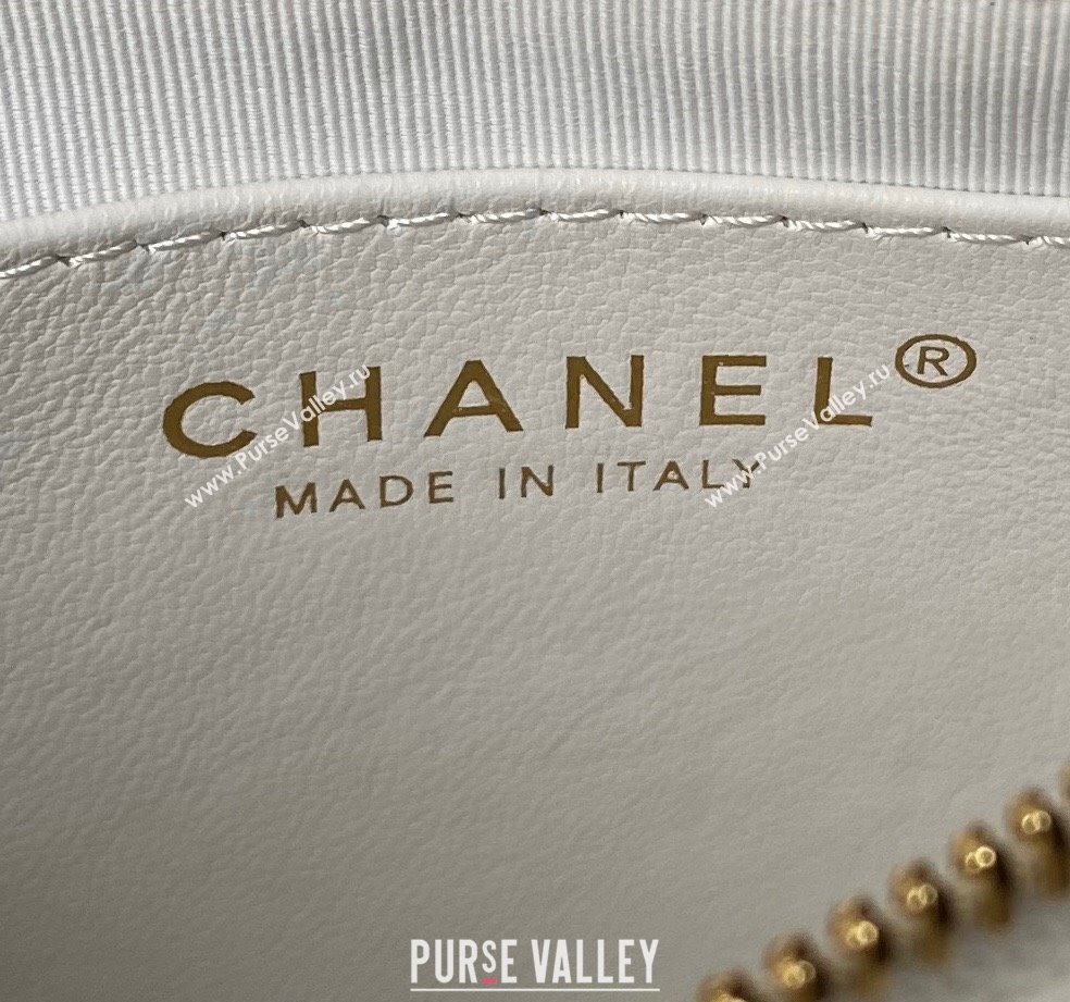 Chanel Shiny Crumpled Calfskin Hobo Clutch with Heart Chain AP3786 White 2024 (yezi-240717078)