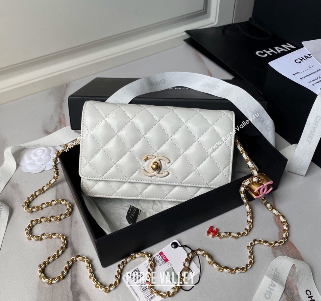 Chanel Shiny Wallet On Chain WOC with CC Charm White 2024 AP3938 (yezi-240717087)