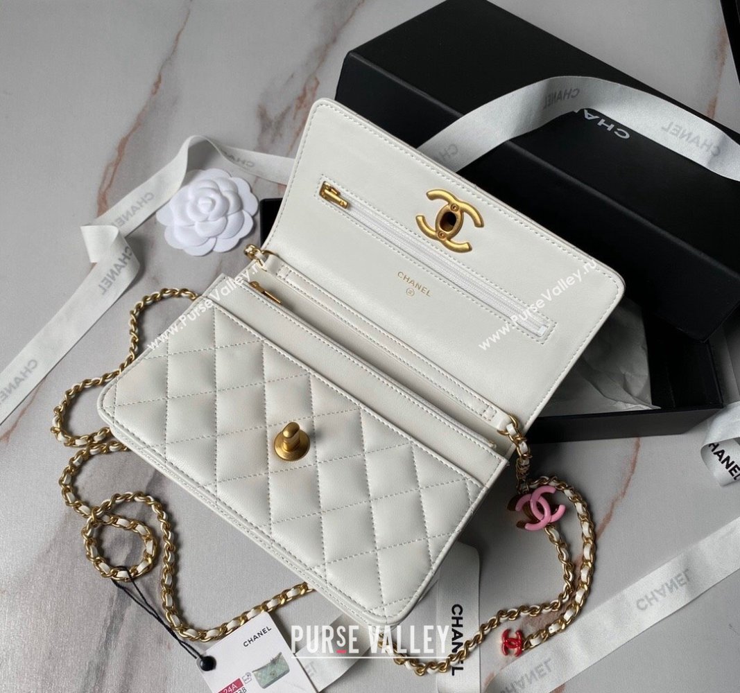 Chanel Shiny Wallet On Chain WOC with CC Charm White 2024 AP3938 (yezi-240717087)