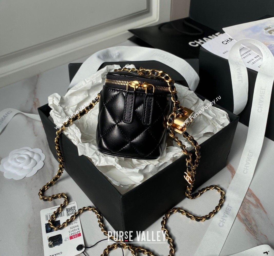 Chanel Shiny Lambskin Clutch with CC Charm Chain Black 2024 AP3941 (yezi-240717088)