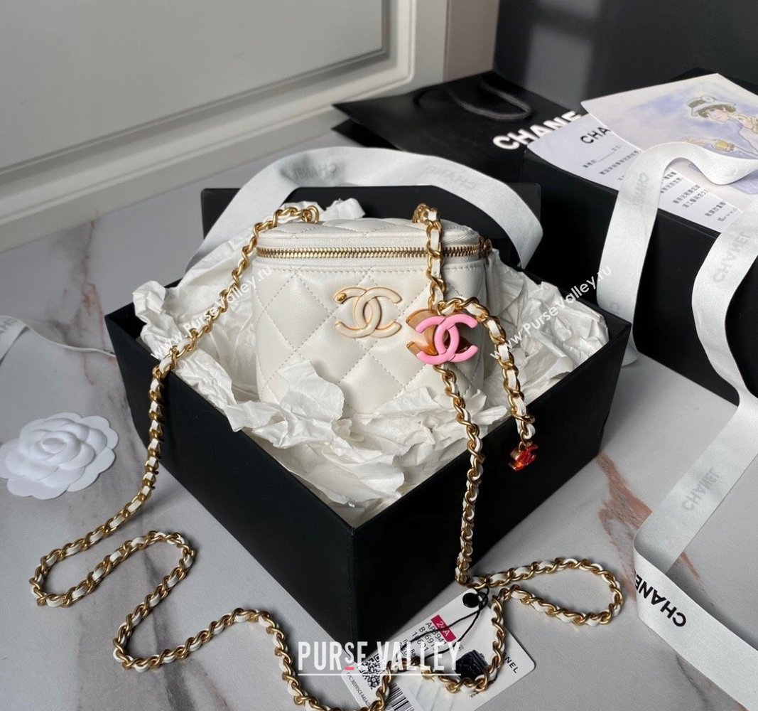 Chanel Shiny Lambskin Clutch with CC Charm Chain White 2024 AP3941 (yezi-240717089)