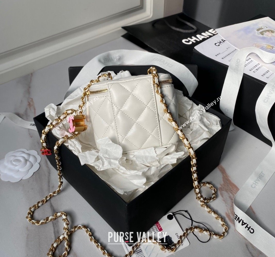 Chanel Shiny Lambskin Clutch with CC Charm Chain White 2024 AP3941 (yezi-240717089)