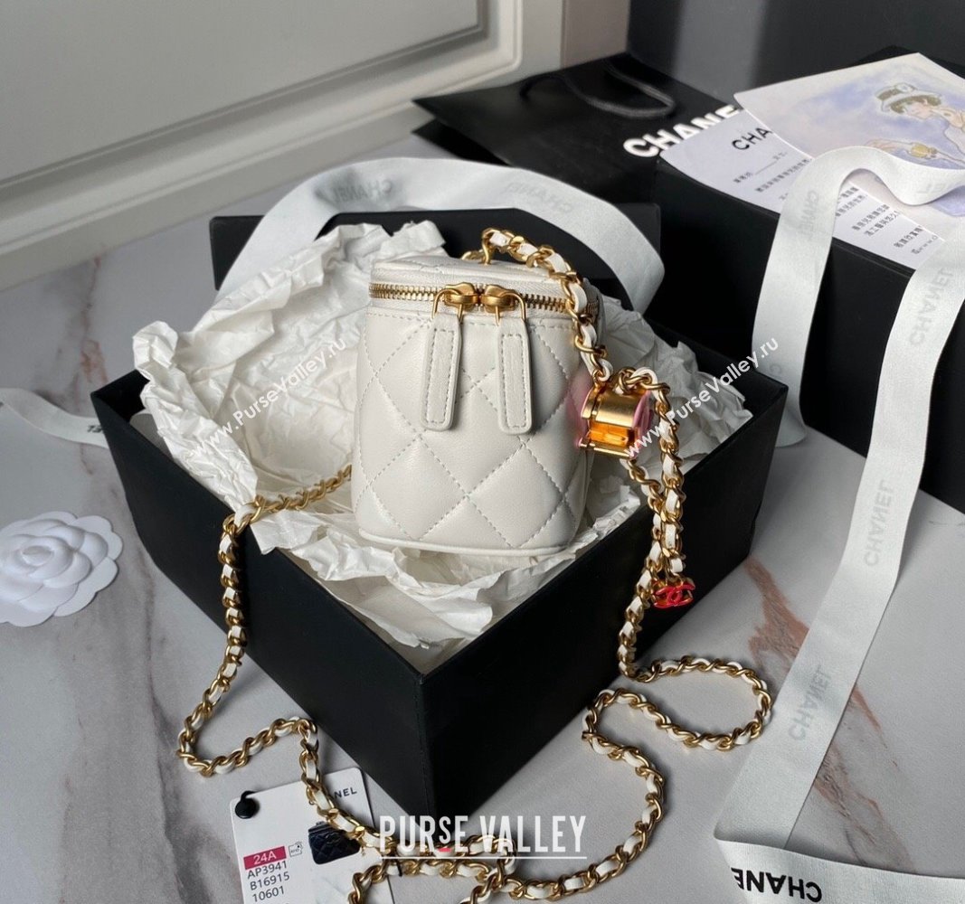 Chanel Shiny Lambskin Clutch with CC Charm Chain White 2024 AP3941 (yezi-240717089)