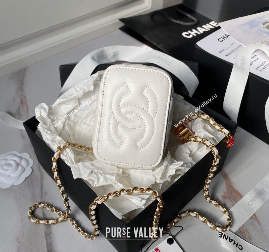 Chanel Shiny Lambskin Clutch with CC Charm Chain White 2024 AP3941 (yezi-240717089)