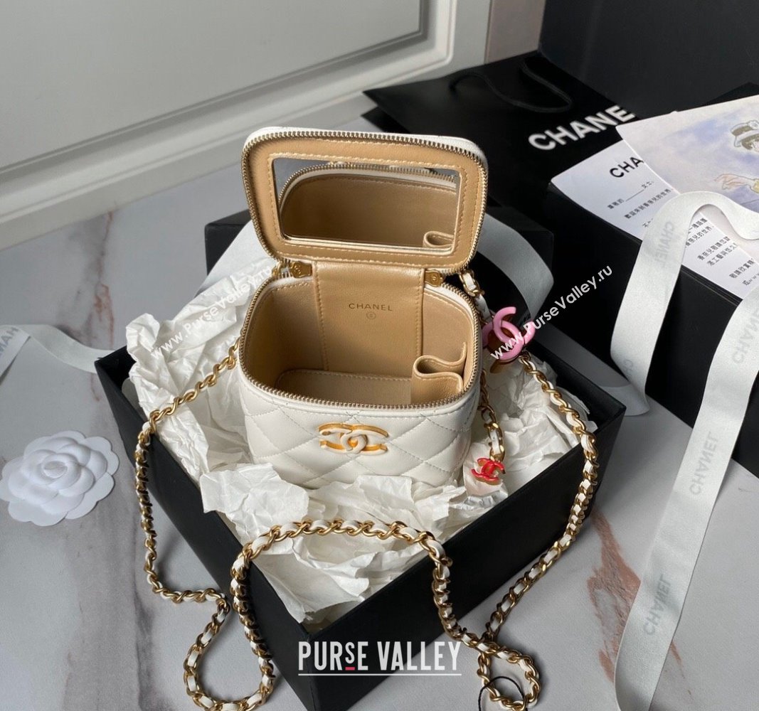 Chanel Shiny Lambskin Clutch with CC Charm Chain White 2024 AP3941 (yezi-240717089)