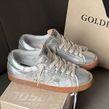 Golden Goose Super-Star Sneakers in silver metallic leather with leather star and heel tab 2025 0429 (MD-250429044)