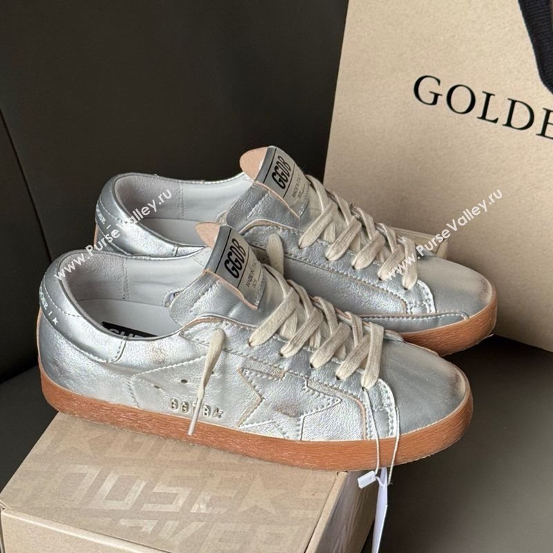 Golden Goose Super-Star Sneakers in silver metallic leather with leather star and heel tab 2025 0429 (MD-250429044)