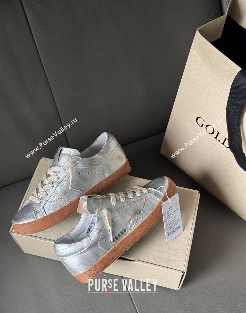 Golden Goose Super-Star Sneakers in silver metallic leather with leather star and heel tab 2025 0429 (MD-250429044)