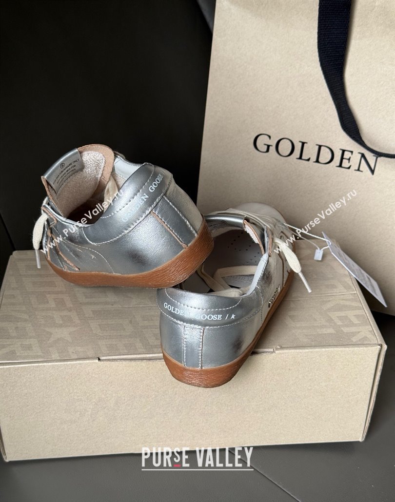 Golden Goose Super-Star Sneakers in silver metallic leather with leather star and heel tab 2025 0429 (MD-250429044)