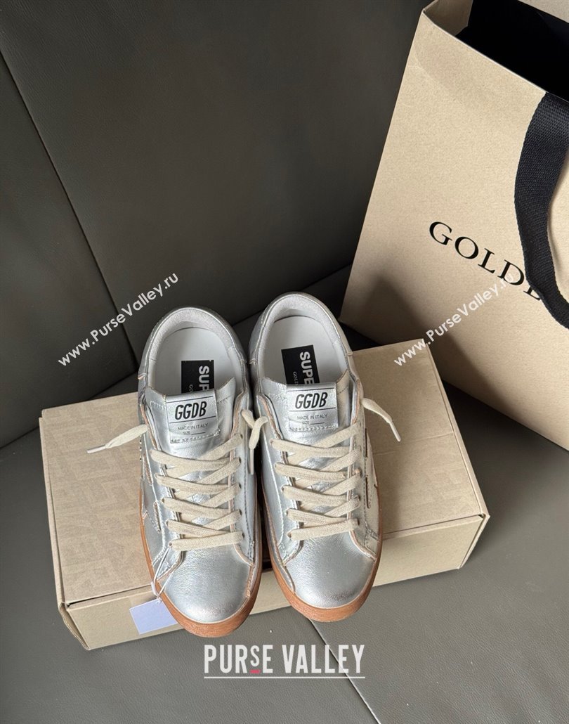 Golden Goose Super-Star Sneakers in silver metallic leather with leather star and heel tab 2025 0429 (MD-250429044)