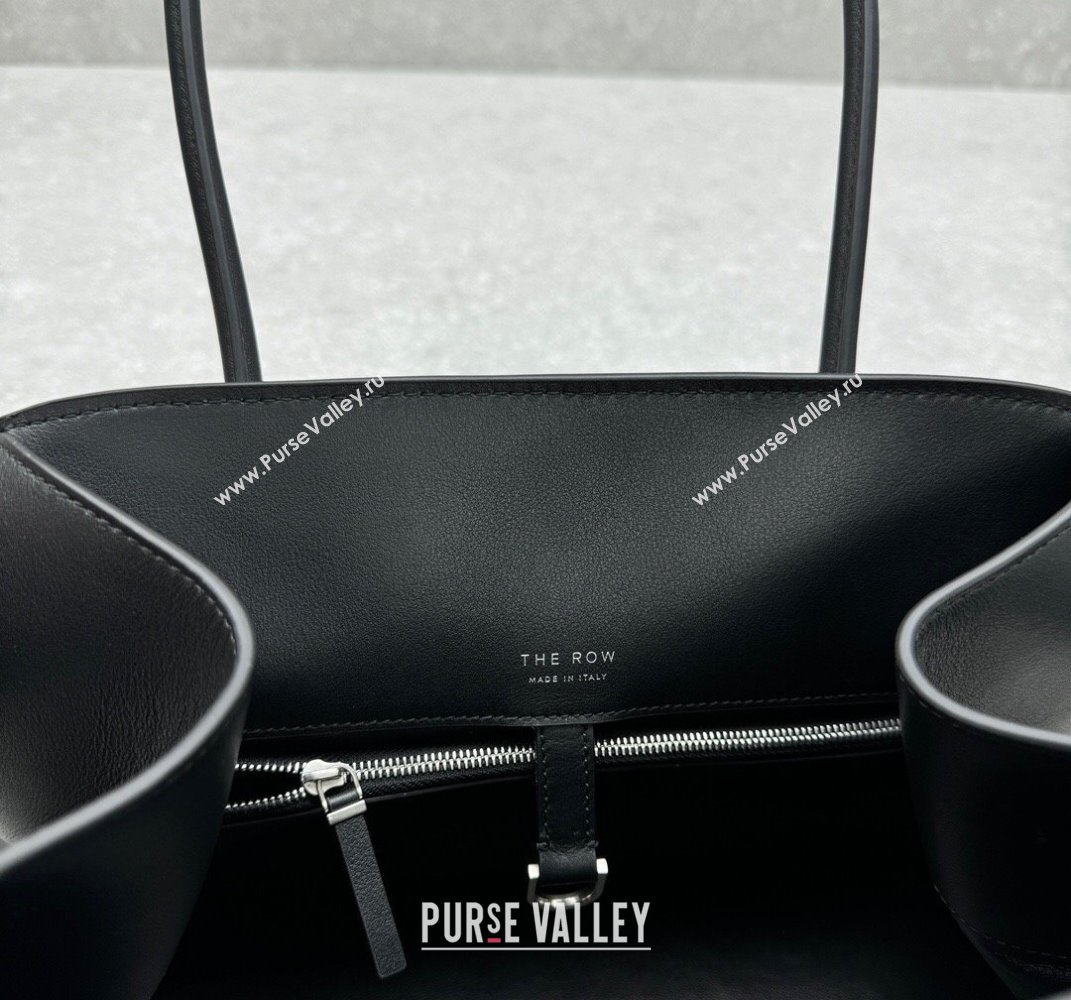 The Row Margaux EW Shoulder 12 Bag in Smooth Leather Black 2025 1797 (ningm-250408061)