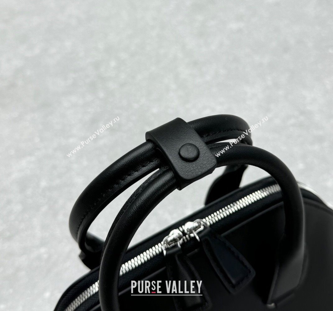 The Row Mini Devon Bag in Smooth Leather Black 2025 1846 (ningm-250408068)