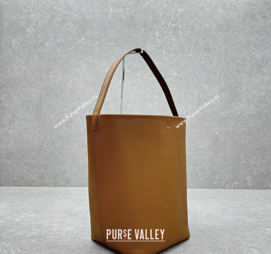 The Row Large N/S Park Tote Bag in Grained Leather Brown 2025 1822 (ningm-250520103)