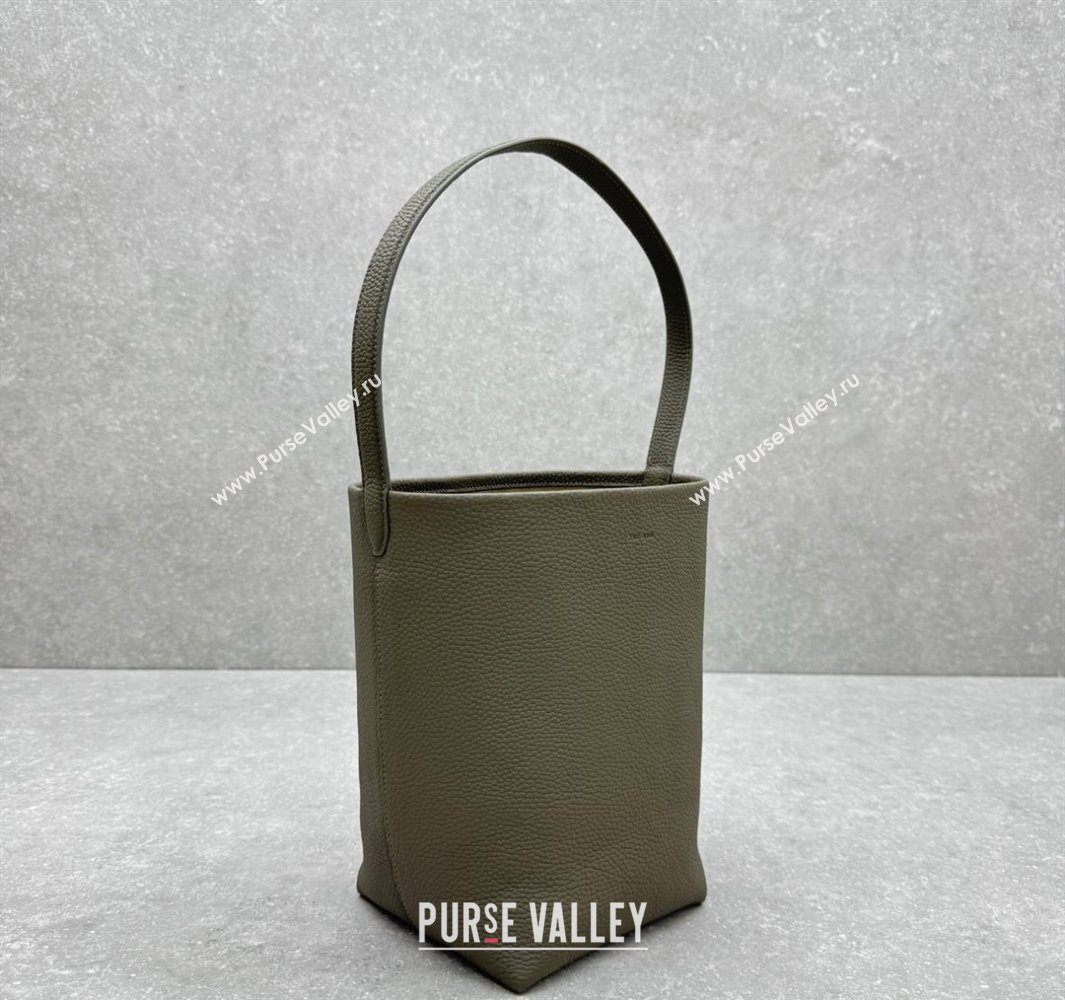The Row Medium N/S Park Tote Bag in Grained Leather Grey 2025 1822 (ningm-250520105)