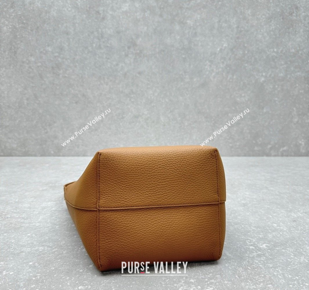 The Row Medium N/S Park Tote Bag in Grained Leather Brown 2025 1822 (ningm-250520107)