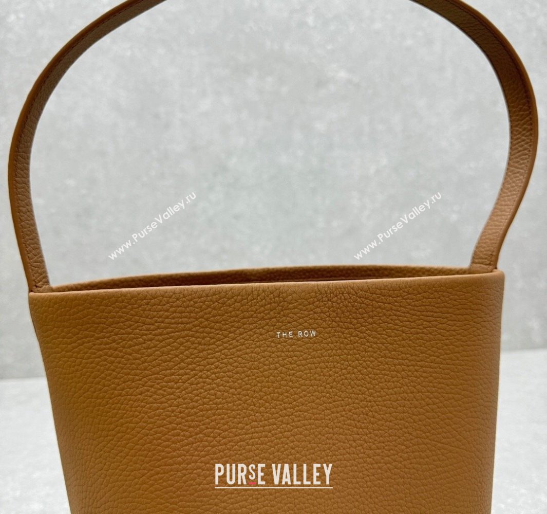 The Row Medium N/S Park Tote Bag in Grained Leather Brown 2025 1822 (ningm-250520107)