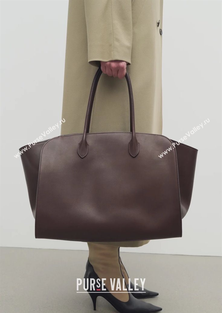 The Row Marlo 17 Softly Structured Tote Bag in Smooth Leather Chocolate Brown 2025 1895 (ningm-250520097)