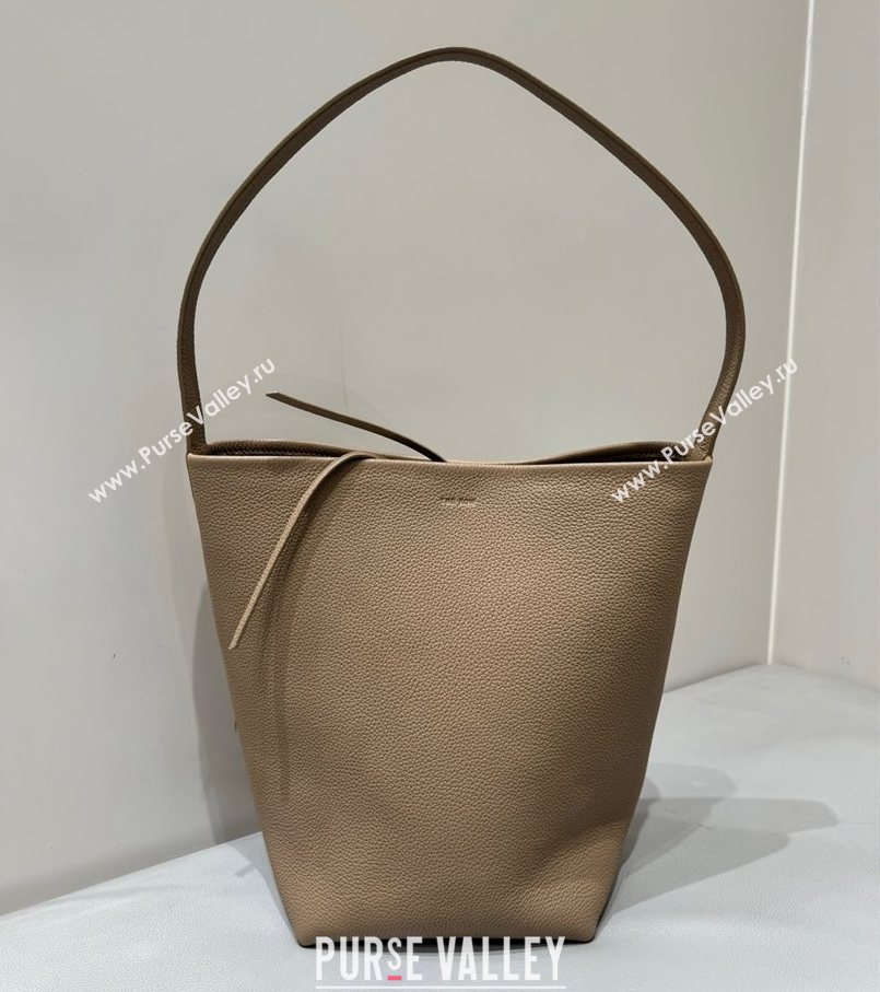 The Row Medium N/S Park Tote Bag in Grained Leather Beige 2025 0802 (YY-250802059)