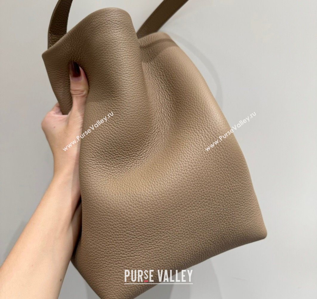 The Row Medium N/S Park Tote Bag in Grained Leather Beige 2025 0802 (YY-250802059)