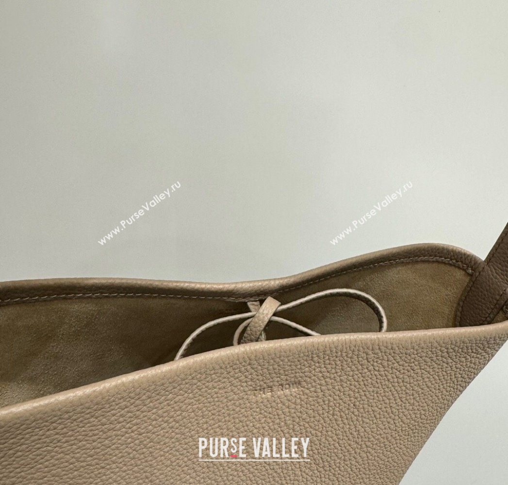 The Row Small N/S Park Tote Bag in Grained Leather Beige 2025 0802 (YY-250802060)