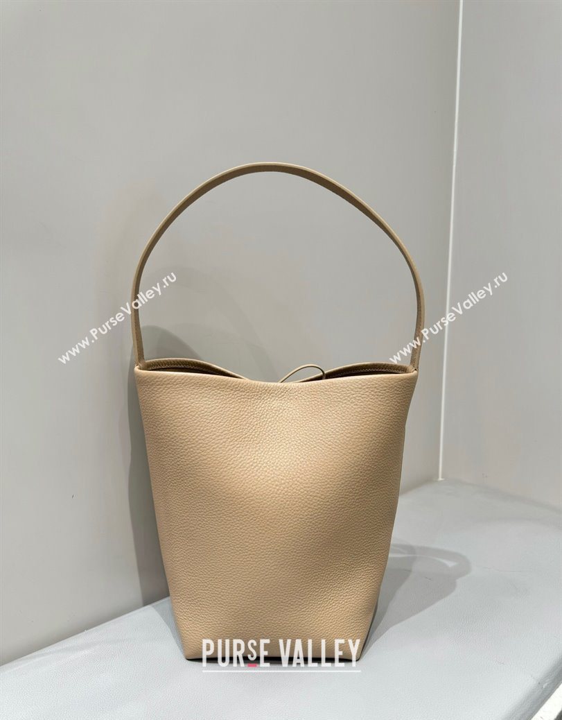 The Row Medium N/S Park Tote Bag in Grained Leather Milk Tea 2025 0802 (YY-250802049)