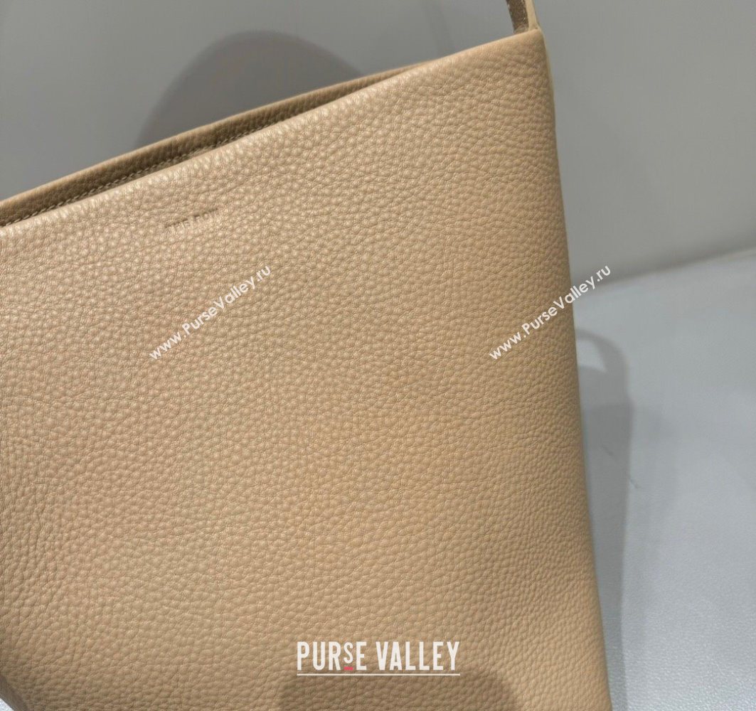 The Row Medium N/S Park Tote Bag in Grained Leather Milk Tea 2025 0802 (YY-250802049)