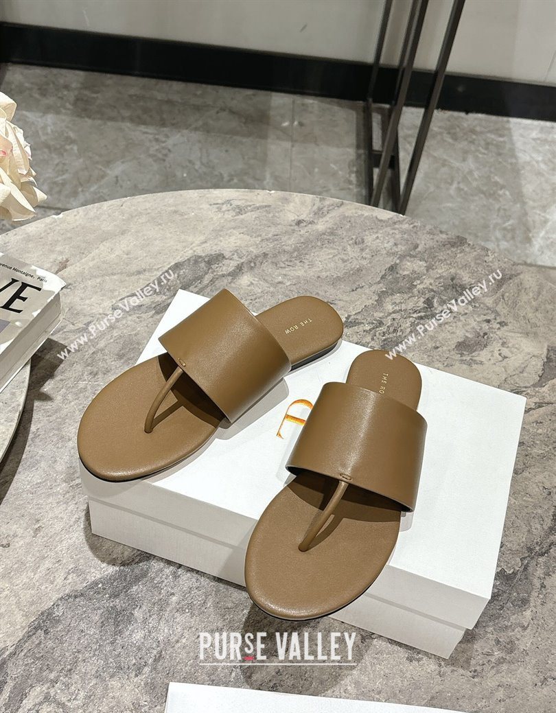 The Row Signum Flat Thong Slides Sandal in Calfskin Khaki 2025 TR082704 (HQG-250827035)