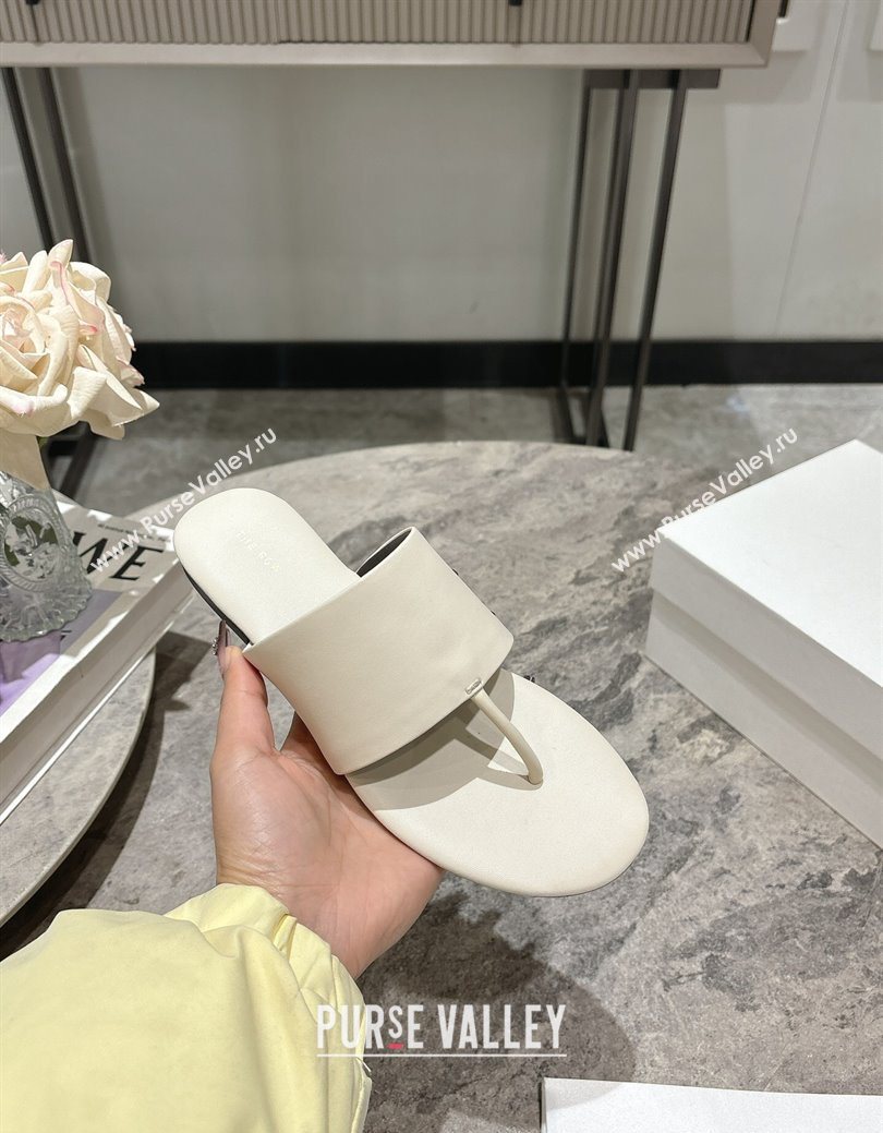The Row Signum Flat Thong Slides Sandal in Calfskin White 2025 TR082704 (HQG-250827036)