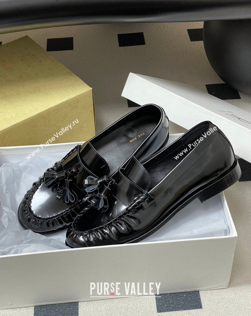 The Row Flat Loafers with Charm in Shiny Leather Black 2026 TR022403 (MD-260224087)