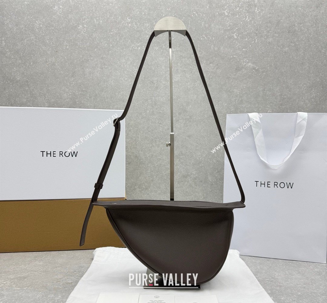 The Row Banana Crossbody Bag in Grained Leather Chocolate 2026 1871 (ningm-260410060)