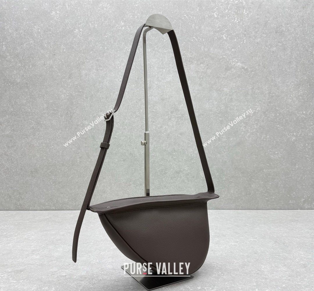 The Row Banana Crossbody Bag in Grained Leather Chocolate 2026 1871 (ningm-260410060)