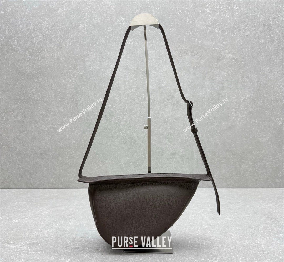 The Row Banana Crossbody Bag in Grained Leather Chocolate 2026 1871 (ningm-260410060)