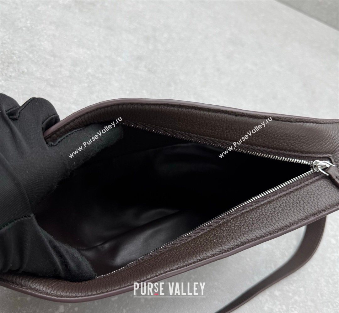 The Row Banana Crossbody Bag in Grained Leather Chocolate 2026 1871 (ningm-260410060)