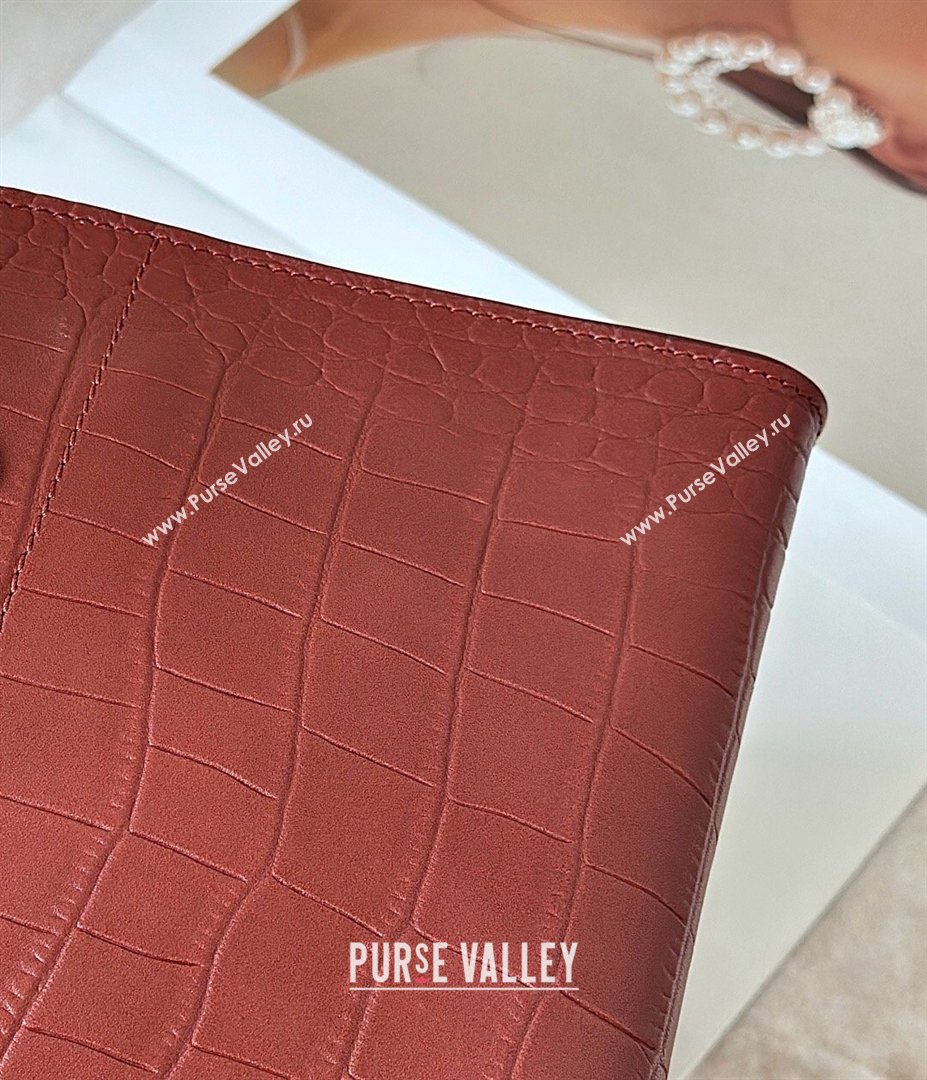 The Row Margaux 10 Tote Bag in Samanta Crocodile Embossed Leather Burgundy 2026 8818S (CL-260410025)