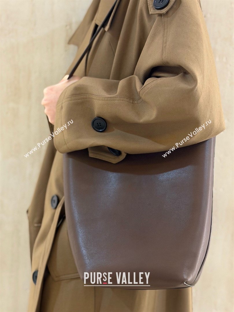 The Row Park Bucket Bag in Masoni Leather Dark Brown 2026 8860 (CL-260410049)