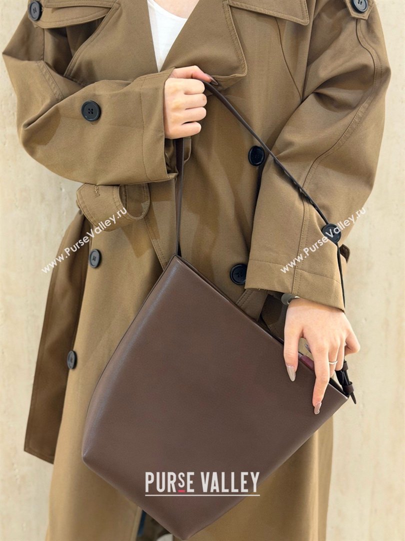 The Row Park Bucket Bag in Masoni Leather Dark Brown 2026 8860 (CL-260410049)