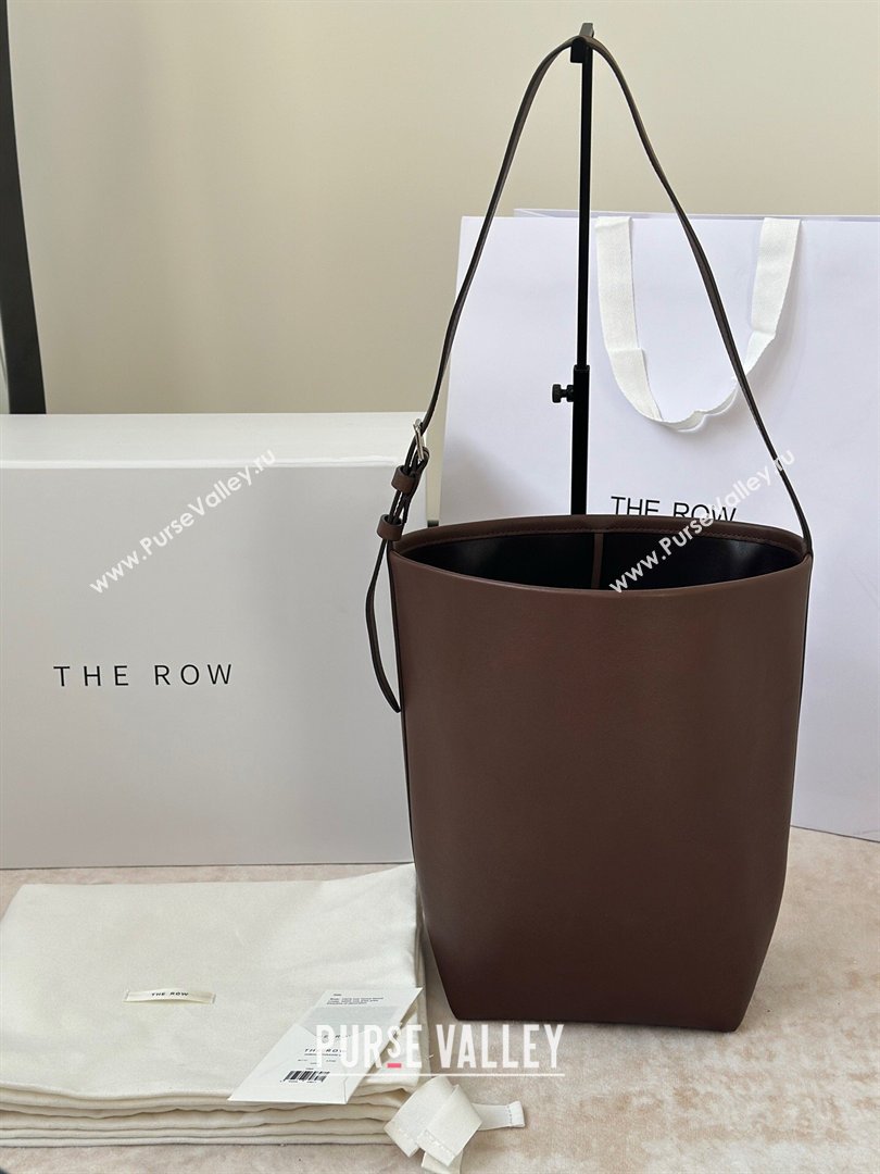 The Row Park Bucket Bag in Masoni Leather Dark Brown 2026 8860 (CL-260410049)