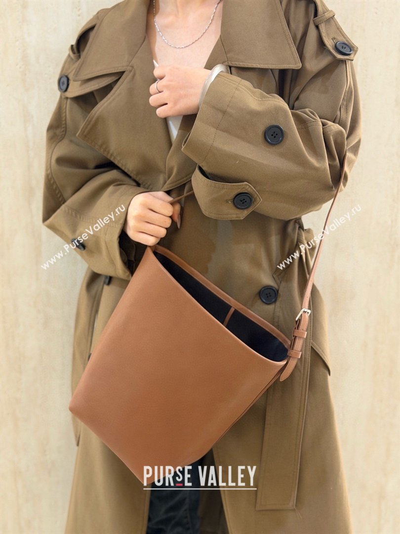 The Row Park Bucket Bag in Masoni Leather Tan Brown 2026 8860 (CL-260410045)